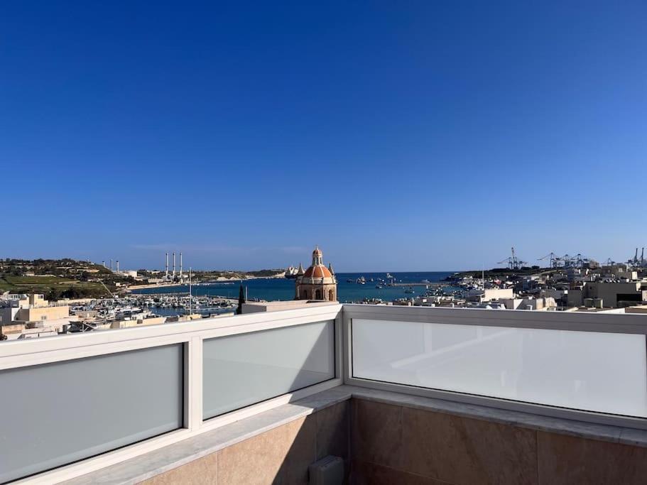 Apartment 3 Bedroom Penthouse Marsaxlokk